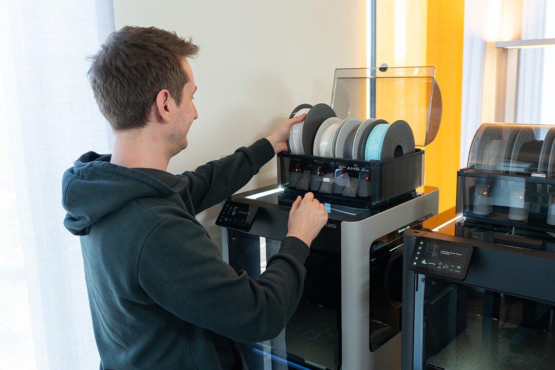 3D printer with filament spools
